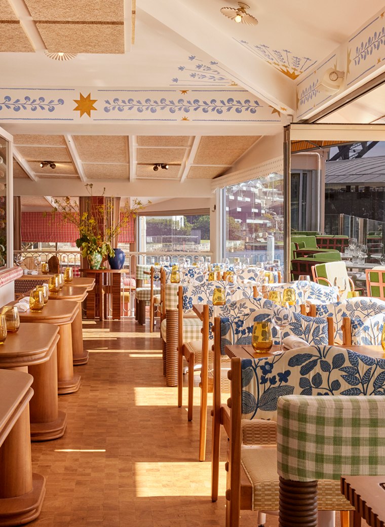Sails on Lavender Bay — waterfront dining photo 2